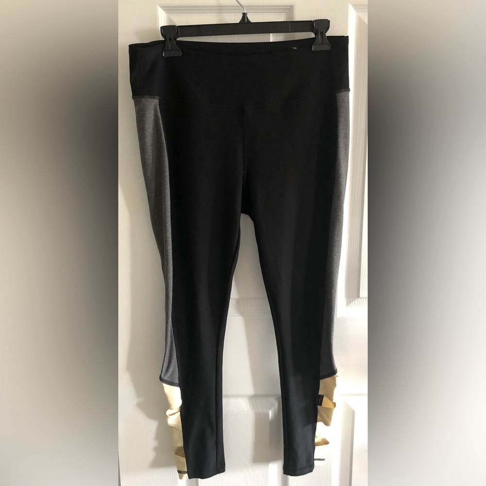 Women’s workout leggings with yellow cut out detail